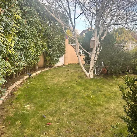 Guest house Avec Jardin Et Parking Gratuit 3*